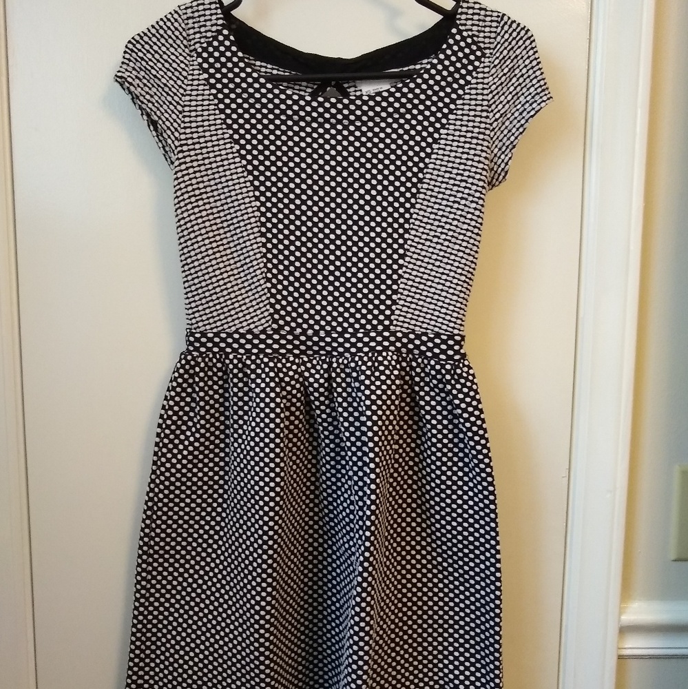 Xs black and white cooperative dress